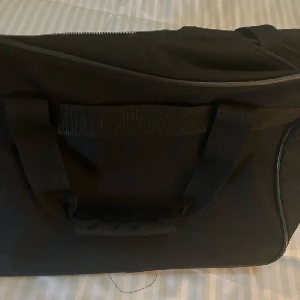 Vintage, Never Used Black and Red Men's Carry On Bag - Picture 5 of 6